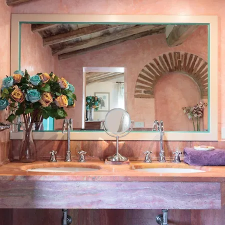 Gufo Villa Lucca