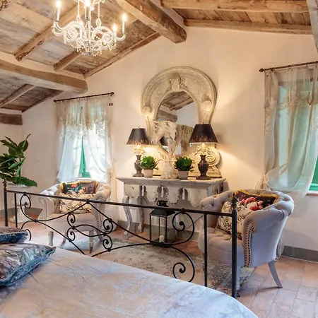 Gufo Villa Lucca